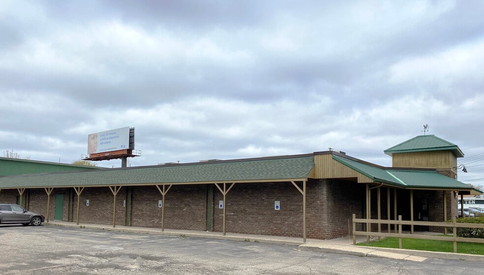 410 S Clippert St, Lansing, MI for sale - Building Photo - Image 2 of 44