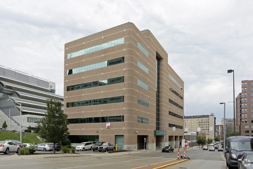 330 Ionia Ave NW, Grand Rapids, MI for lease - Building Photo - Image 2 of 7