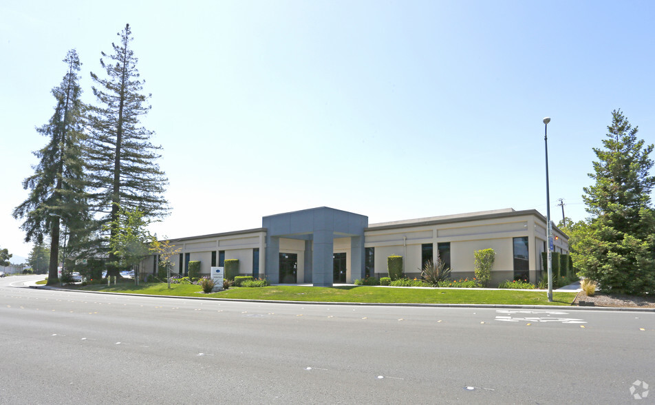 10061 Bubb Rd, Cupertino, CA for lease - Primary Photo - Image 1 of 10