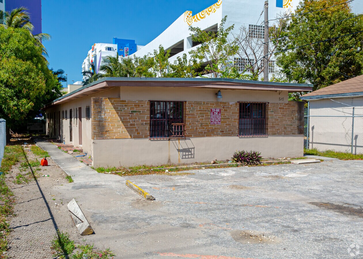 525 NW 35th St, Miami, FL 33127