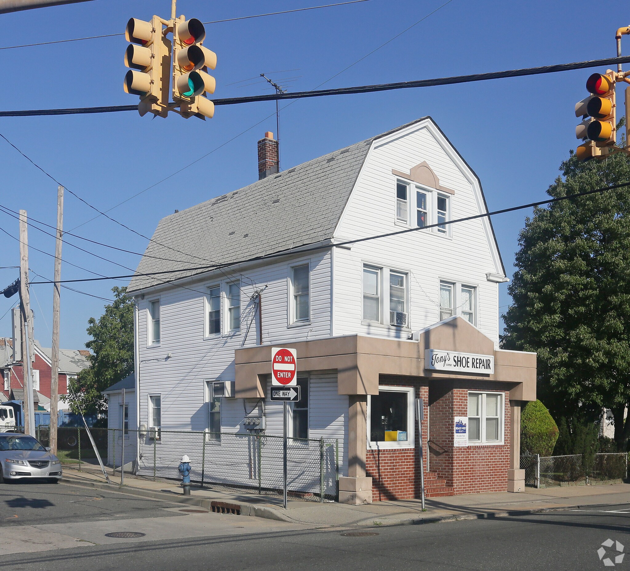 183 Doughty Blvd, Inwood, NY for sale Primary Photo- Image 1 of 1