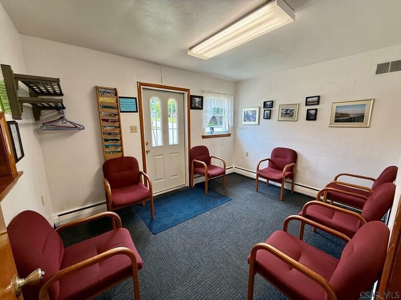 571 Cypress Ave, Johnstown, PA for sale - Interior Photo - Image 2 of 11