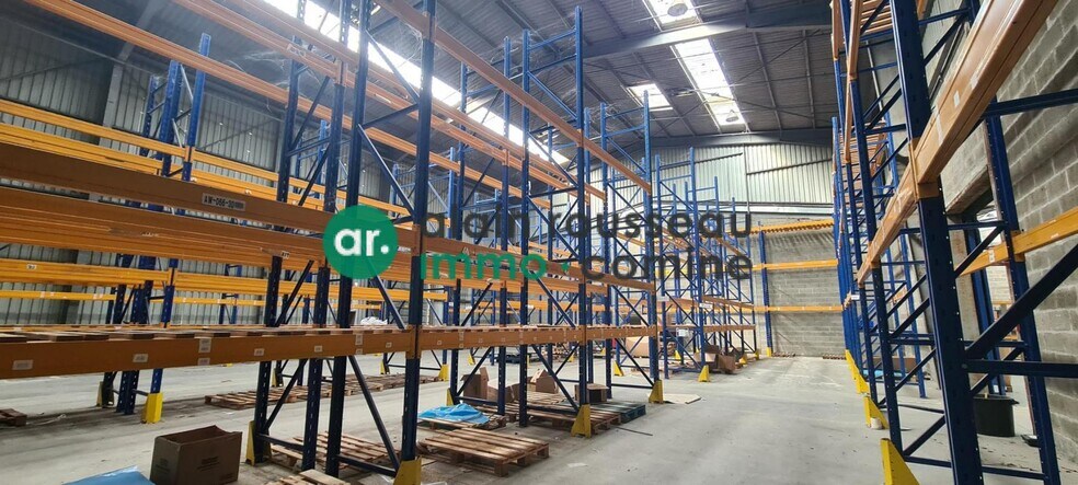 Flex in Segré for sale - Building Photo - Image 2 of 5