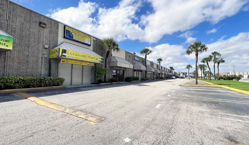 2700-2734 NW 72nd Ave, Miami, FL for lease - Building Photo - Image 1 of 1