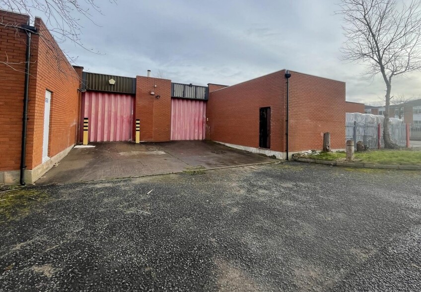 Units 52-57 Hewell Rd, Redditch for lease - Primary Photo - Image 1 of 3