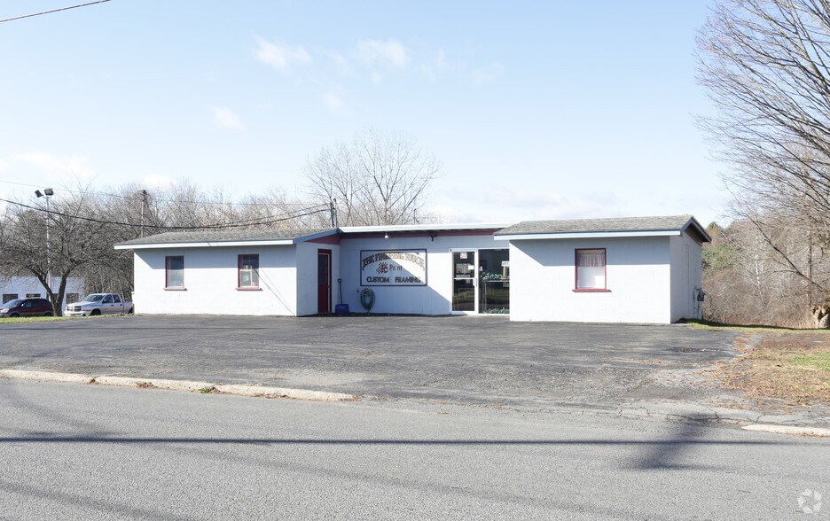 517 N Perry St, Johnstown, NY for sale - Primary Photo - Image 1 of 1