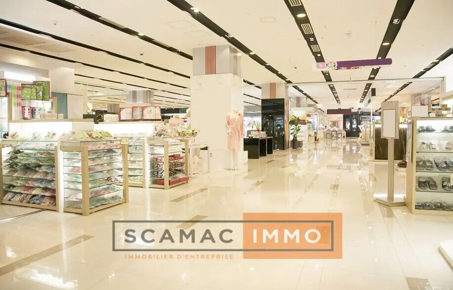 Retail in Avignon for lease - Building Photo - Image 2 of 4