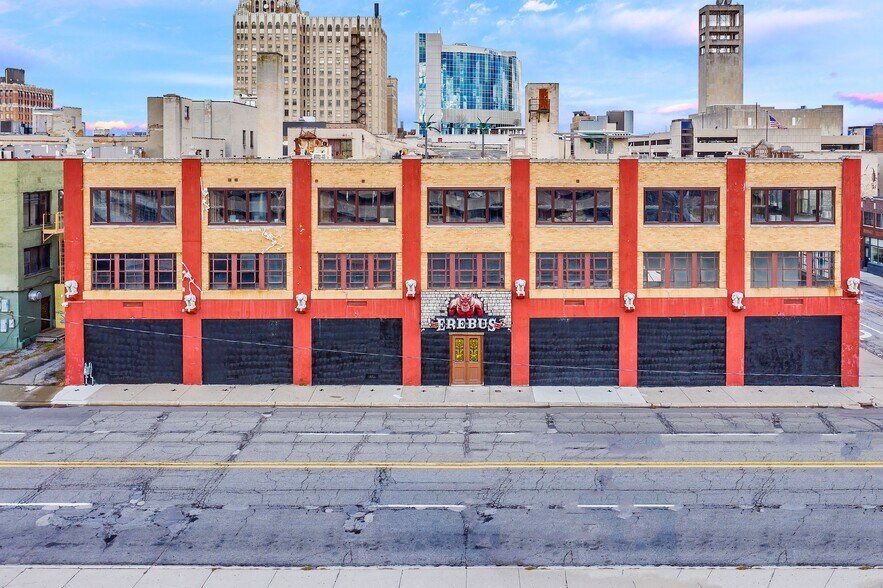 18 S Perry St, Pontiac, MI for sale - Building Photo - Image 1 of 1