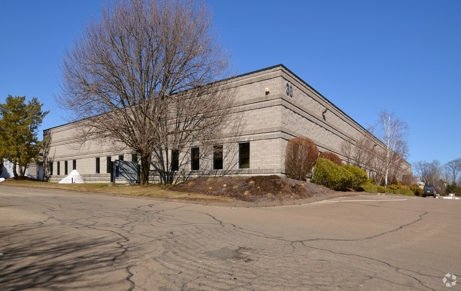 30 E Industrial Rd, Branford, CT for lease - Building Photo - Image 1 of 17