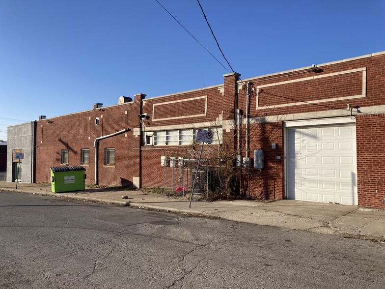 2420 E Truman Rd, Kansas City, MO for lease - Building Photo - Image 2 of 8