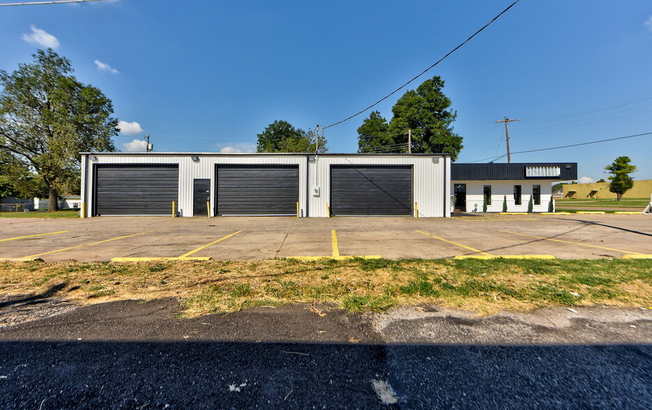 704 E Main St, Moore, OK for lease - Building Photo - Image 2 of 35