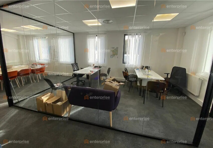 Flex in Lesquin for lease - Interior Photo - Image 2 of 4