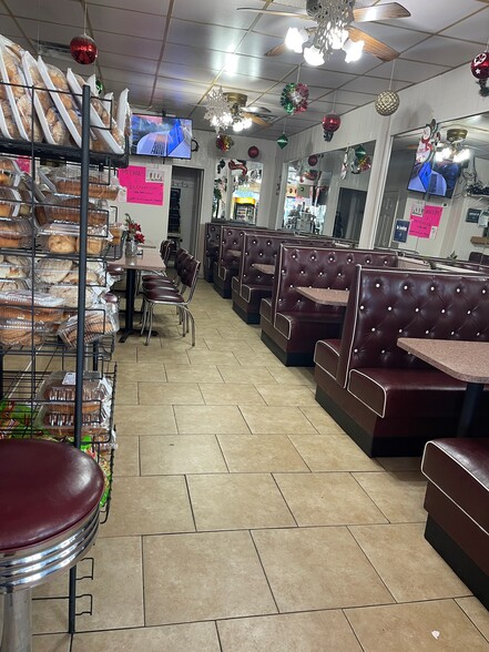 212-61 Jamaica Ave, Queens Village, NY for lease - Interior Photo - Image 2 of 2