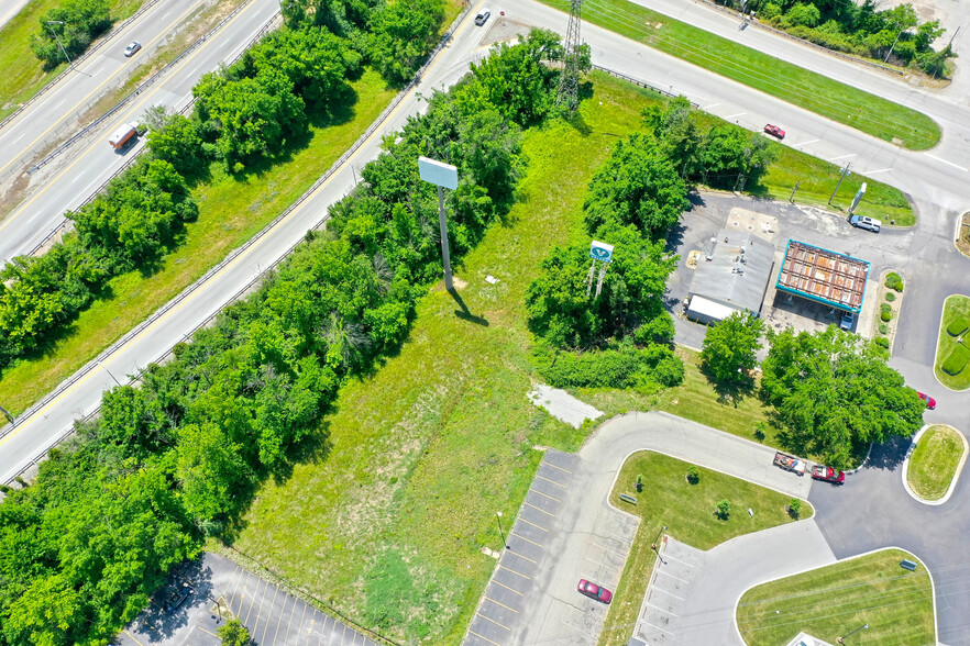 1033 Zorn Ave, Louisville, KY for sale - Primary Photo - Image 1 of 1