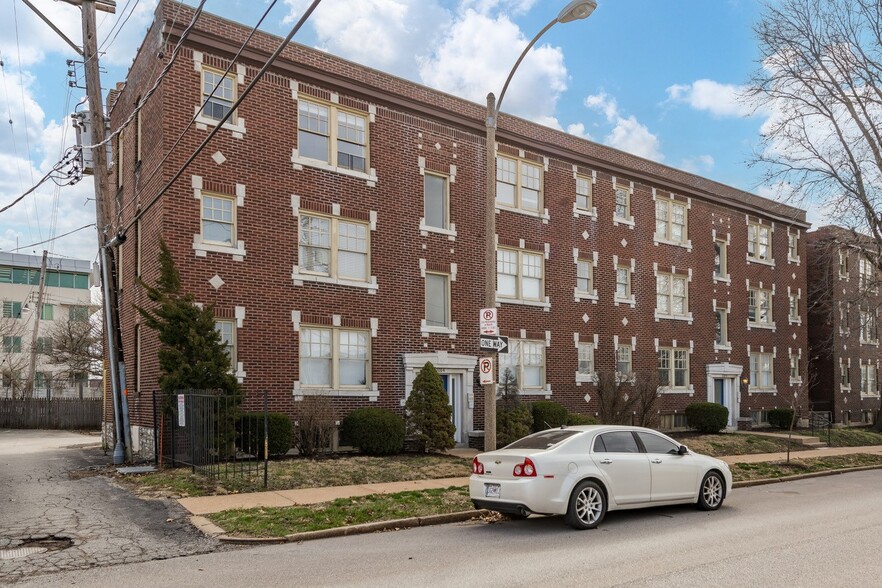 1014-38 Oakview Pl, Saint Louis, MO for sale - Building Photo - Image 2 of 20