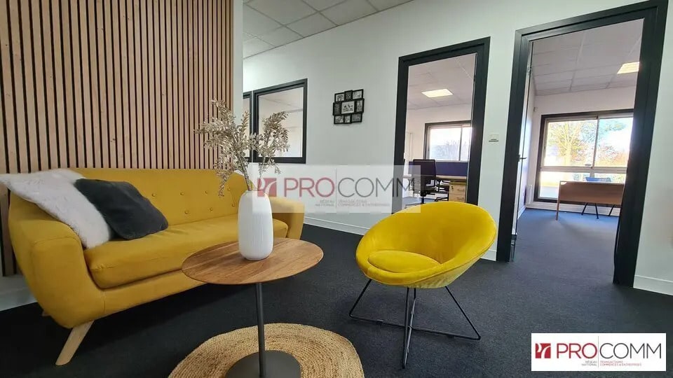 Flex in Fontenay-sur-Eure for sale - Interior Photo - Image 2 of 12