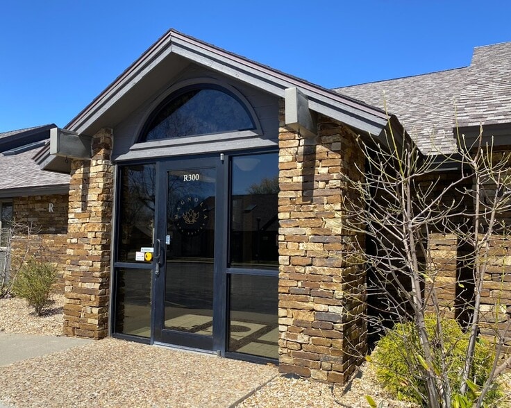 1200 E Woodhurst Dr, Springfield, MO for lease - Building Photo - Image 3 of 12