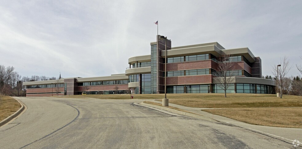 726 Heartland Trl, Madison, WI for sale - Primary Photo - Image 1 of 1