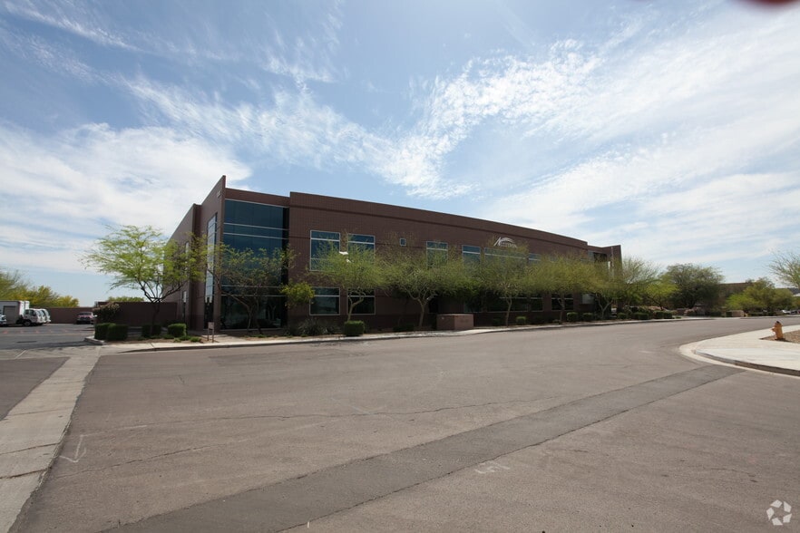 1733 W Parkside Ln, Phoenix, AZ for lease - Building Photo - Image 2 of 3