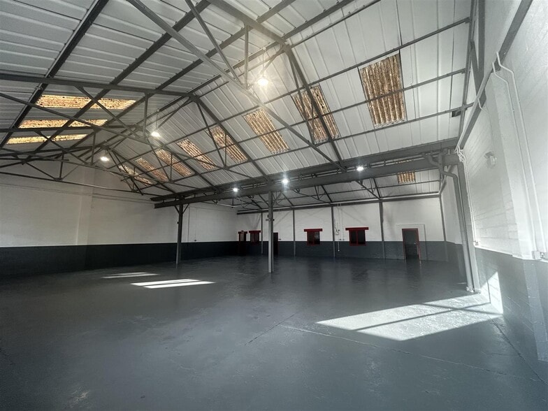 Providence St, Cradley Heath for lease - Interior Photo - Image 2 of 2