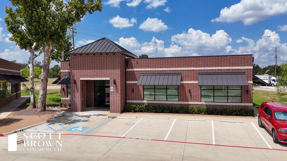 2411-2421 Fort Worth Dr, Denton, TX for lease - Building Photo - Image 2 of 7