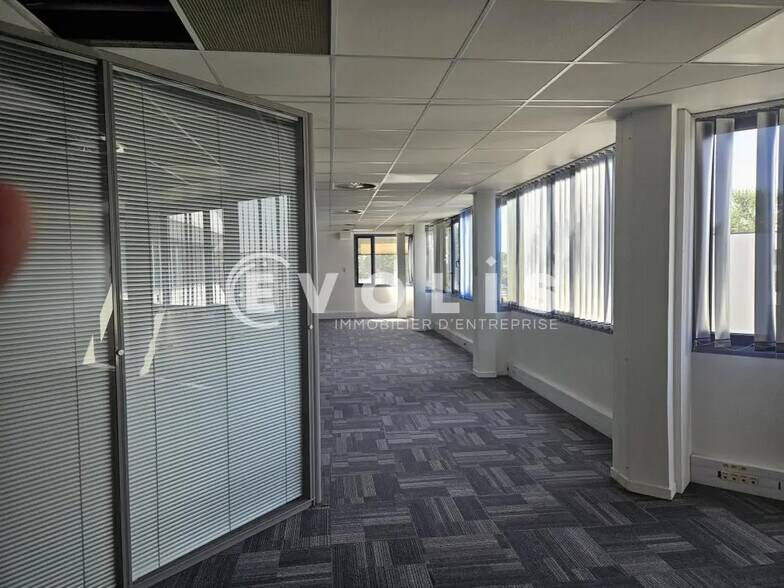 17B Avenue Des Andes, Les Ulis for lease - Interior Photo - Image 3 of 8