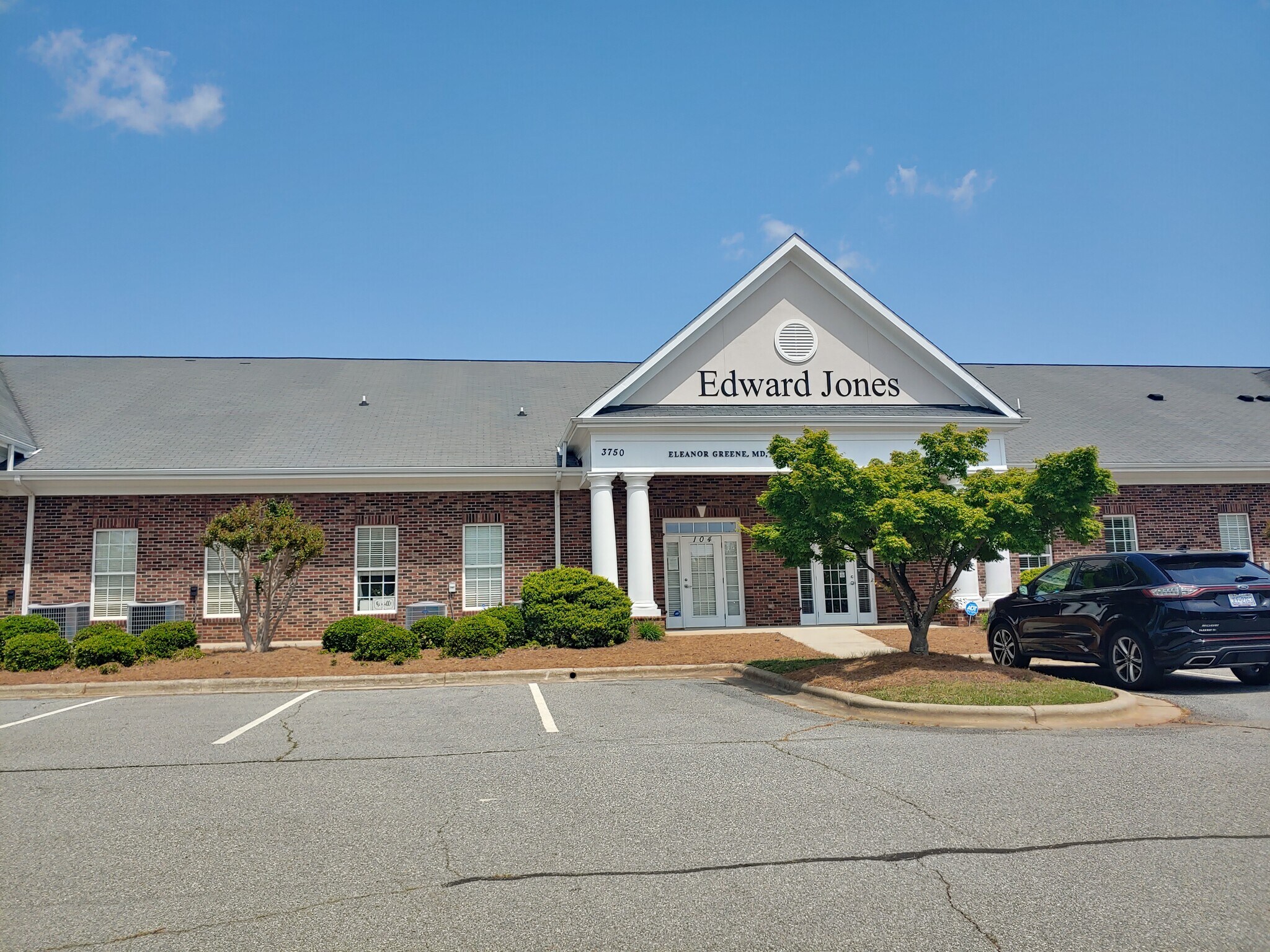 3750 Admiral Dr, High Point, NC 27265