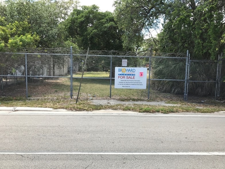 4161 Ravenswood Rd, Dania Beach, FL 33312