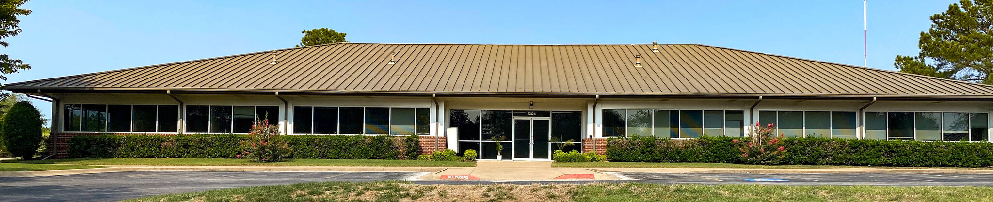 1005 Beau Terre Dr, Bentonville, AR for lease Building Photo- Image 1 of 10