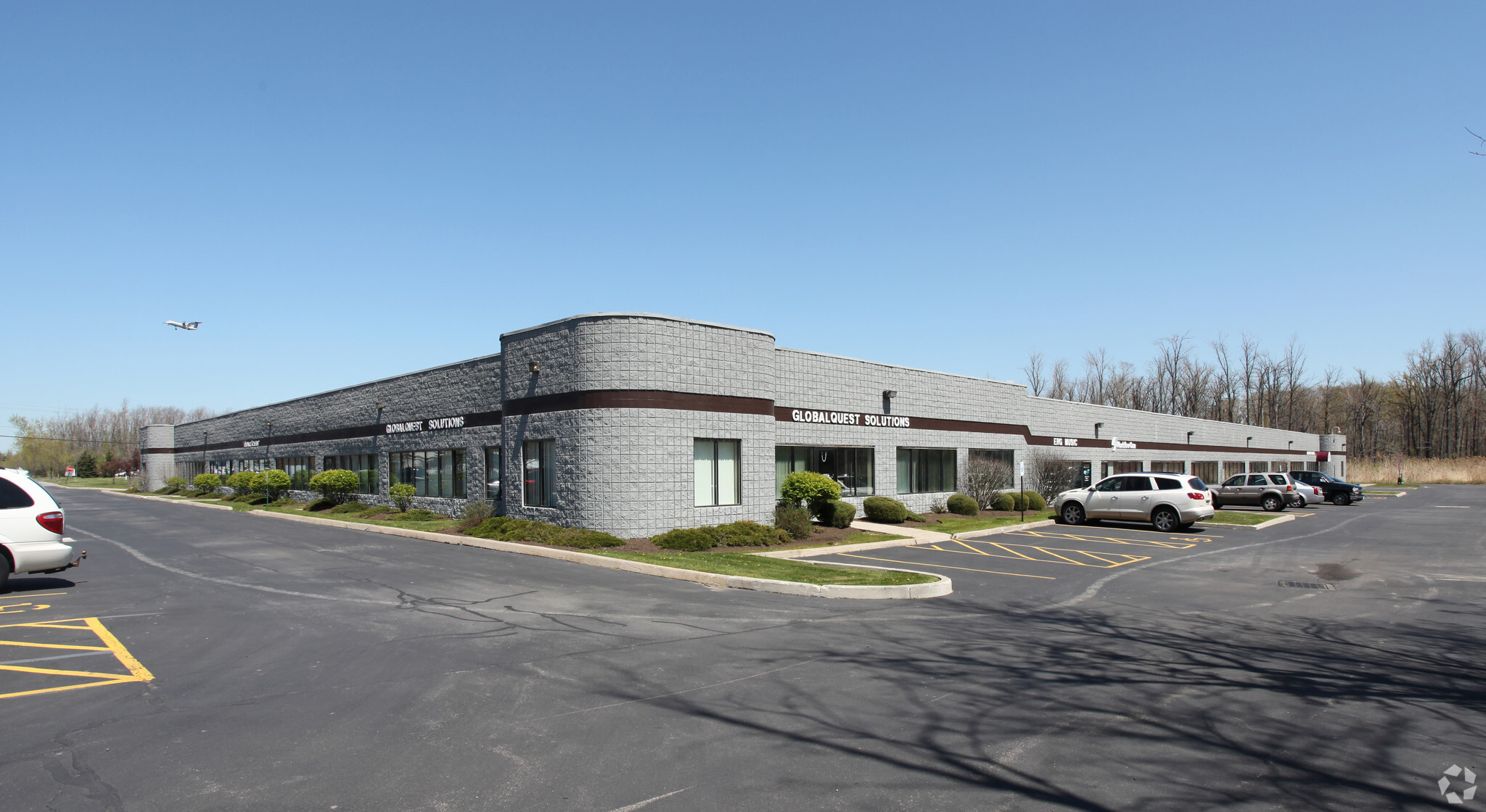 435 Lawrence Bell Dr, Amherst, NY for lease Primary Photo- Image 1 of 3