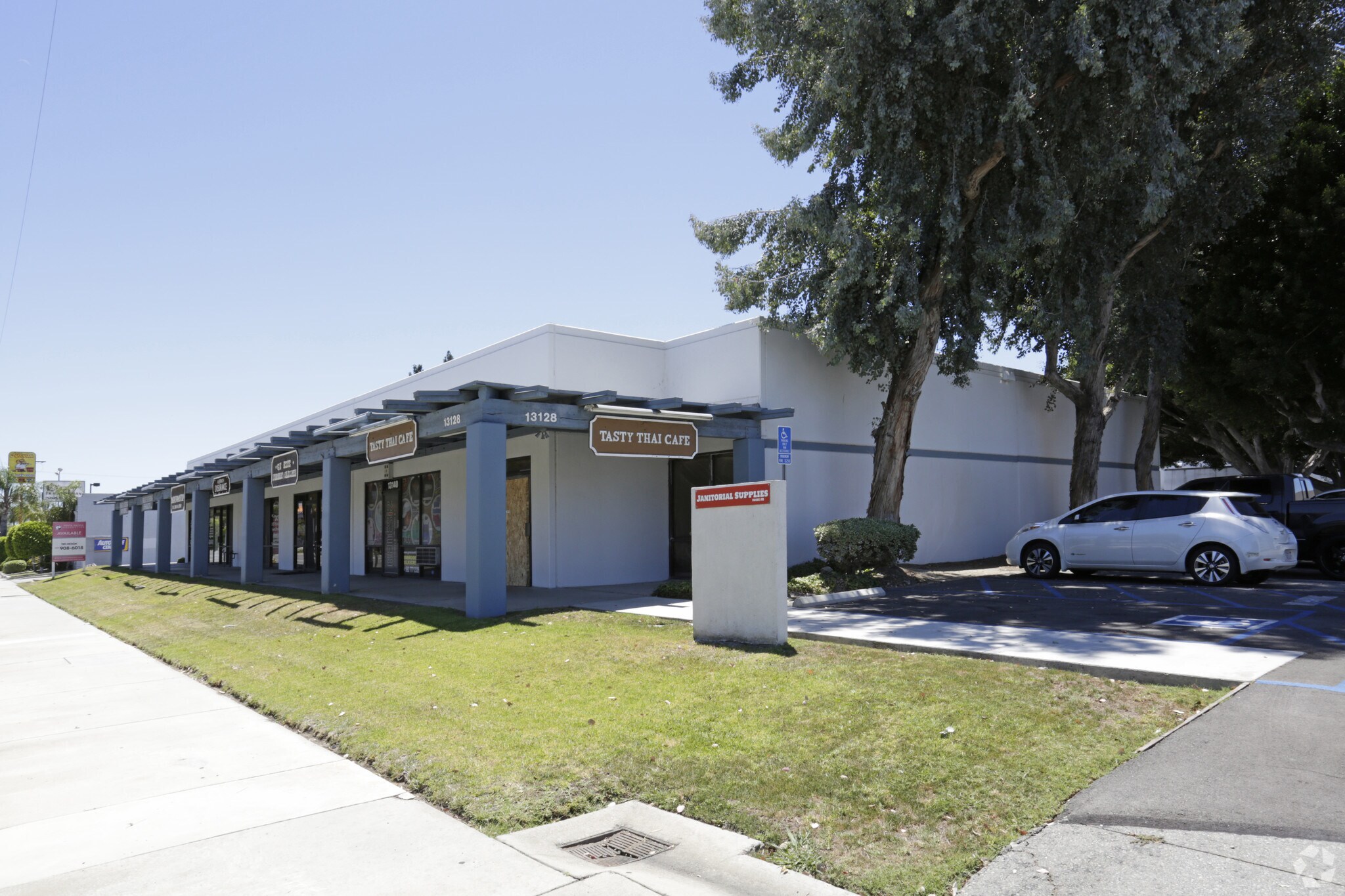 13128-13140 Telegraph Rd, Santa Fe Springs, CA for lease Building Photo- Image 1 of 11
