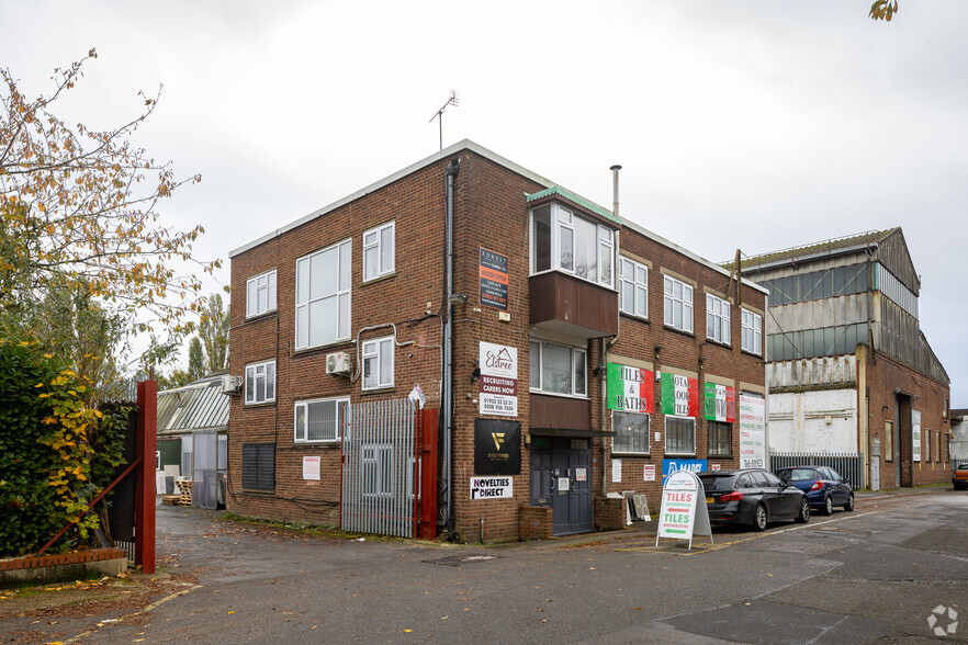 Sandown Rd, Watford for sale - Primary Photo - Image 1 of 1