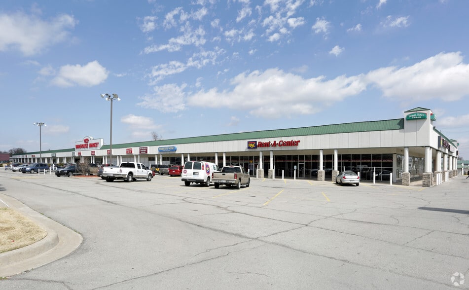 3001-3061 S Sheridan Rd, Tulsa, OK for lease - Primary Photo - Image 1 of 9
