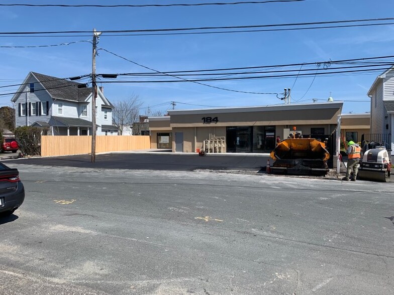 184 S 1st St, Lindenhurst, NY for lease - Building Photo - Image 2 of 21