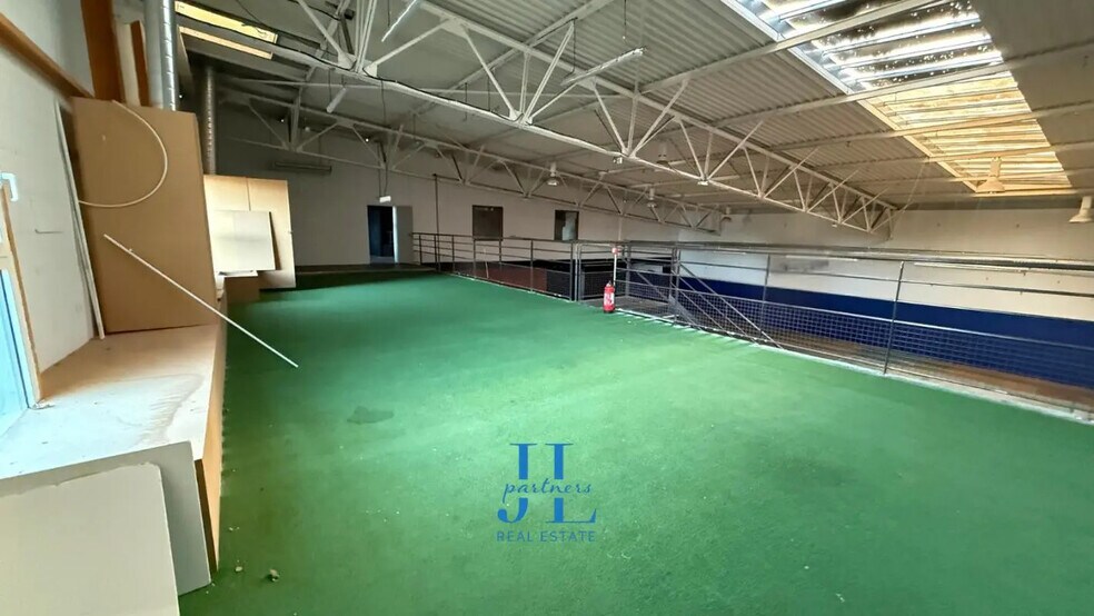 Retail in Pessac for lease - Interior Photo - Image 2 of 8