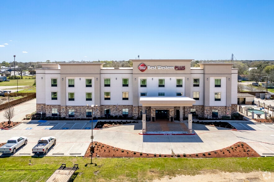 310 E I 10 Frontage Rd, Flatonia, TX for sale - Building Photo - Image 3 of 13