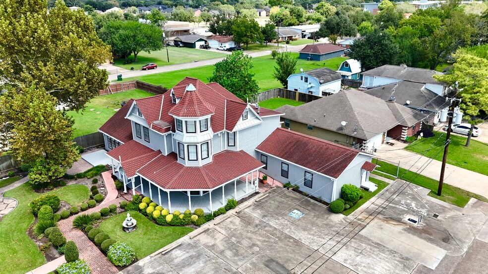 2805 Center St, Deer Park, TX for sale - Building Photo - Image 3 of 34