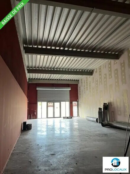 Retail in Compiègne for lease - Interior Photo - Image 2 of 2