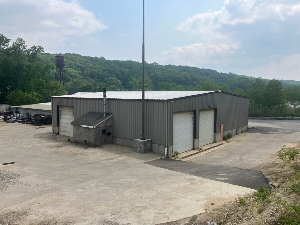 430 Maple Ave, Uncasville, CT 06382