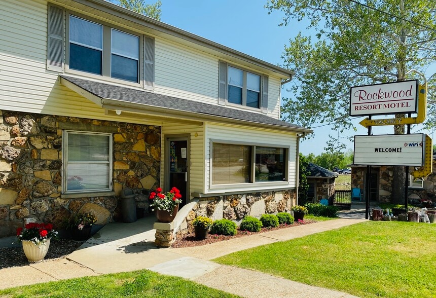 1701 Bagnell Dam Blvd, Lake Ozark, MO 65049 - Rockwood Resort Motel ...