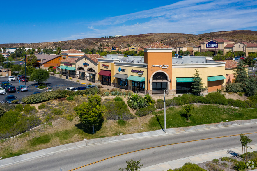 1263 Simi Town Center Way, Simi Valley, CA for lease - Primary Photo - Image 3 of 6