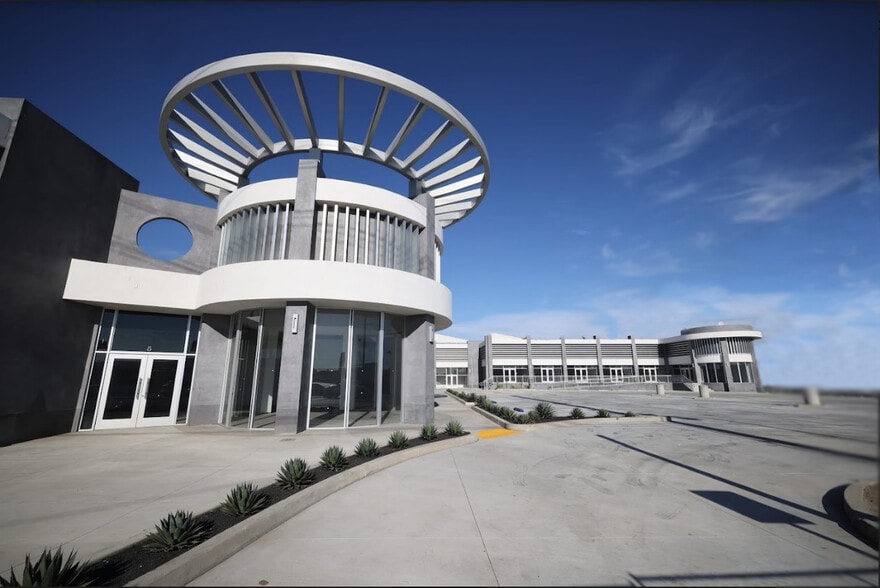 1530 S Alameda St, Los Angeles, CA for lease - Primary Photo - Image 3 of 42