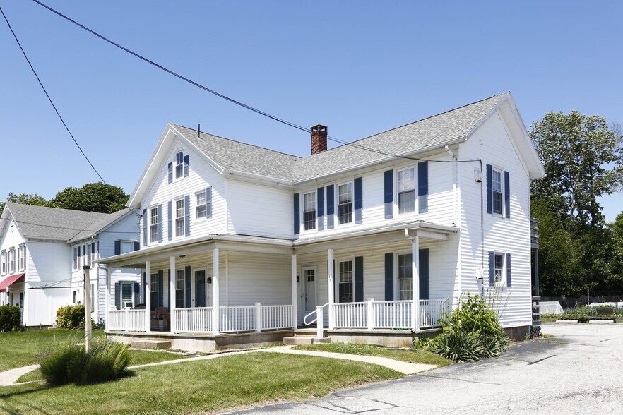 8587 Pennsylvania Ave, Niantic, CT 06357