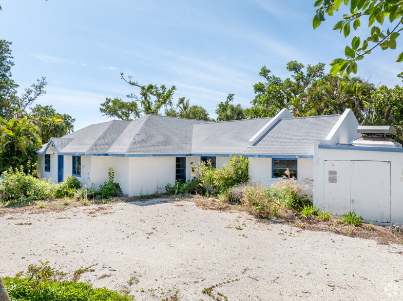 1544 Periwinkle Way, Sanibel, FL for sale - Primary Photo - Image 1 of 5