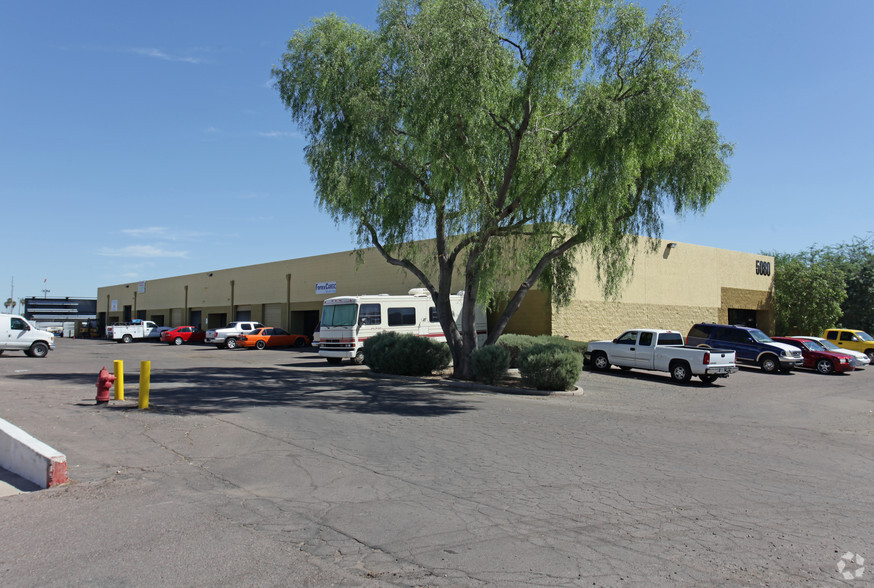 5511 N 51st Ave, Glendale, AZ for lease - Primary Photo - Image 1 of 3