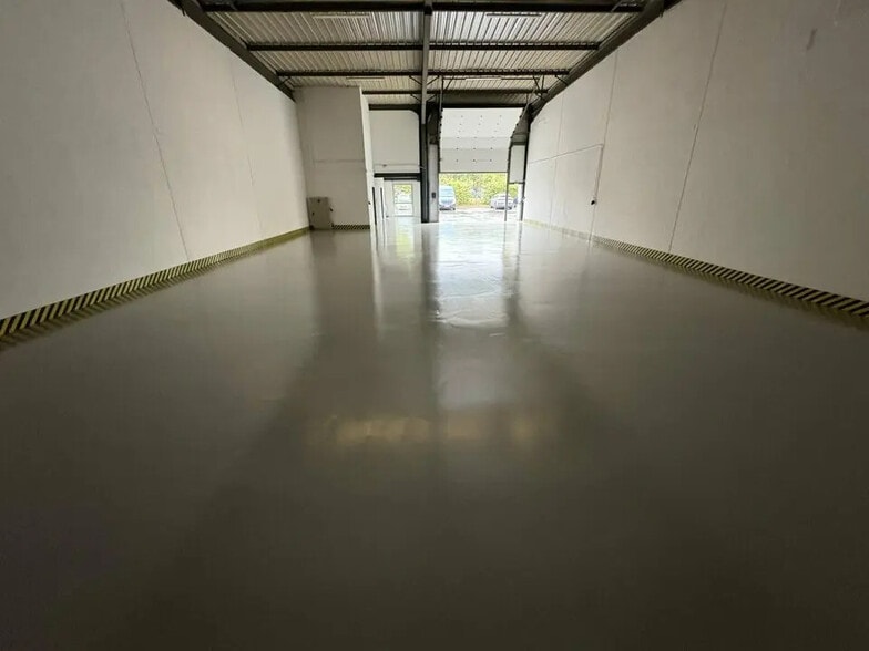 Office in Gonesse for lease - Interior Photo - Image 2 of 5