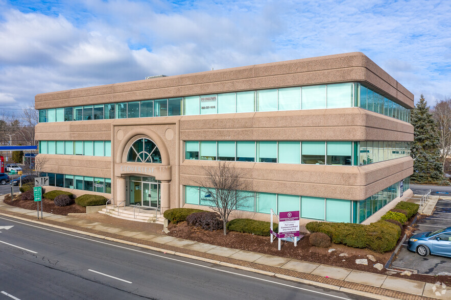 1064 E Main St, Meriden, CT for lease - Primary Photo - Image 1 of 8