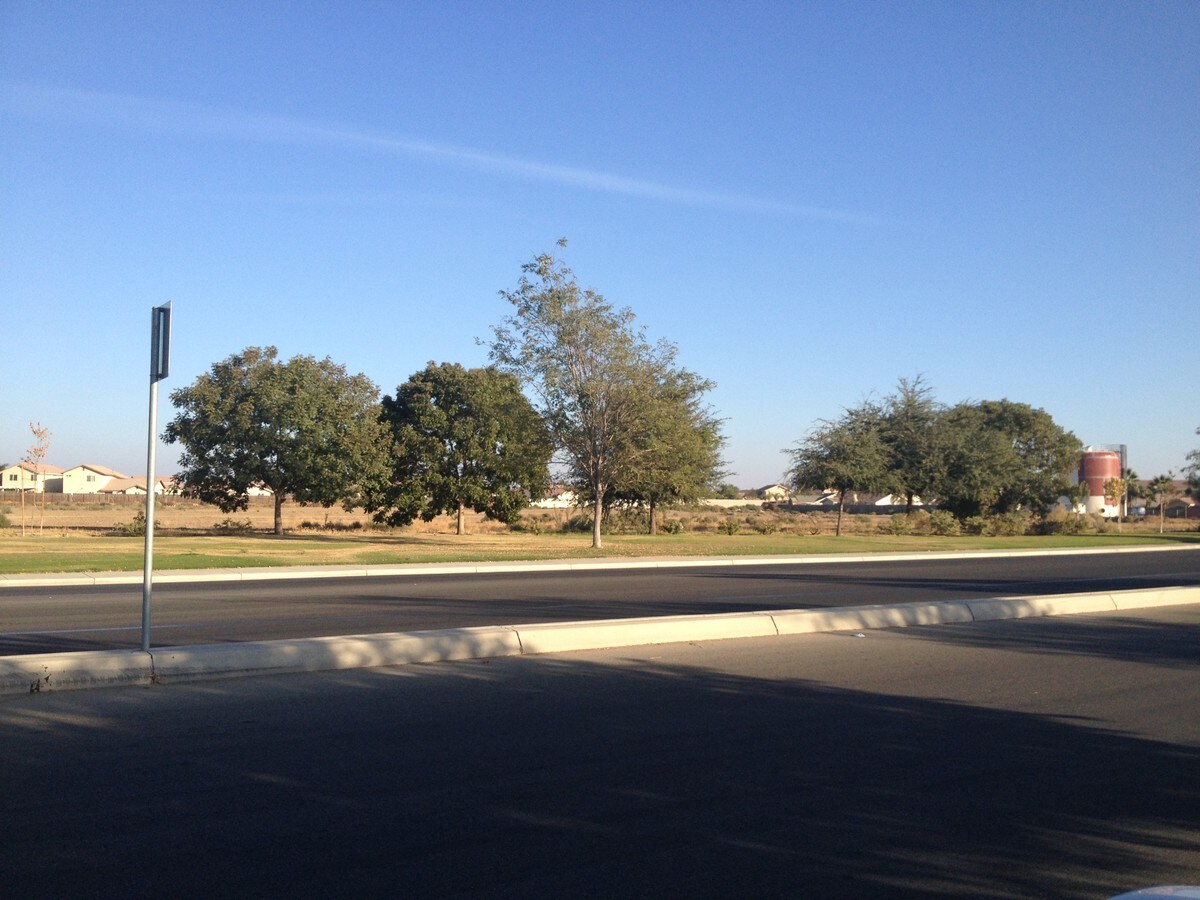 Browning Rd, Delano, CA 93215