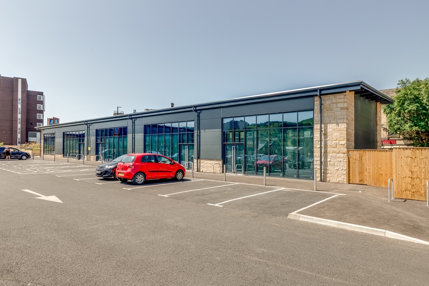 Keighley, Keighley for lease - Primary Photo - Image 1 of 6