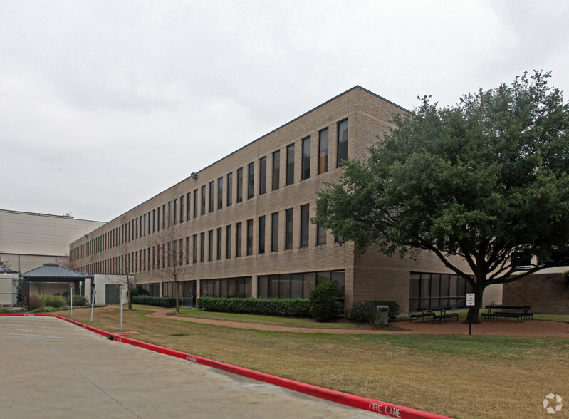 1740 W 27th St, Houston, TX for lease - Primary Photo - Image 1 of 7